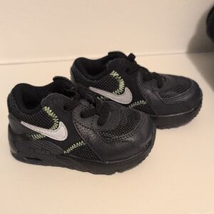 Nike Kids Black Sneakers with Green and White Accents Size 4c